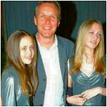 Anthony et ses filles Daisy May et Emily Rose.