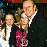 Anthony et ses filles Daisy May et Emily Rose.