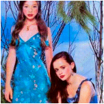 Michelle en compagnie d'Alexis Bledel, de la srie 'Gilmore Girls'.