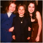 Michelle, Miko Hughes et Majandra Delfino.