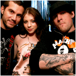 Michelle et le groupe Good Charlotte.