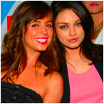 Eliza et Mila Kunis de 'That 70's Show'.