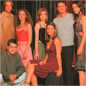 Aly accompagne de Jessica Biel et Barry Watson, alias Mary et Matt dans '7  la maison', de Scott Foley et Keri Russel, Nol et Flicity dans 'Felicity', et enfin Kathie Holmes et Joshua Jackson, Joey et Pacey dans 'Dawson'.